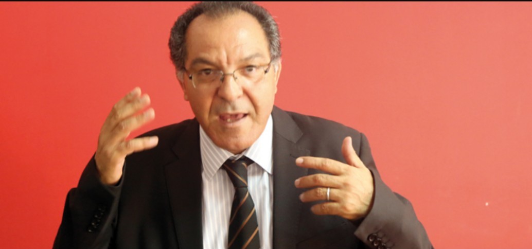 المستشار البرلماني عبد الحميد الفاتحي يحلم بتوقيف شبكات التواصل الاجتماعي.. 