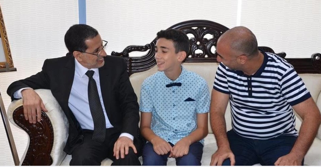رئيس الحكومة يستقبل التلميذ الذي حصل على معدل 10/10 في الامتحان الموحد الإقليمي لمستوى السادس الابتدائي بمدينة تازة