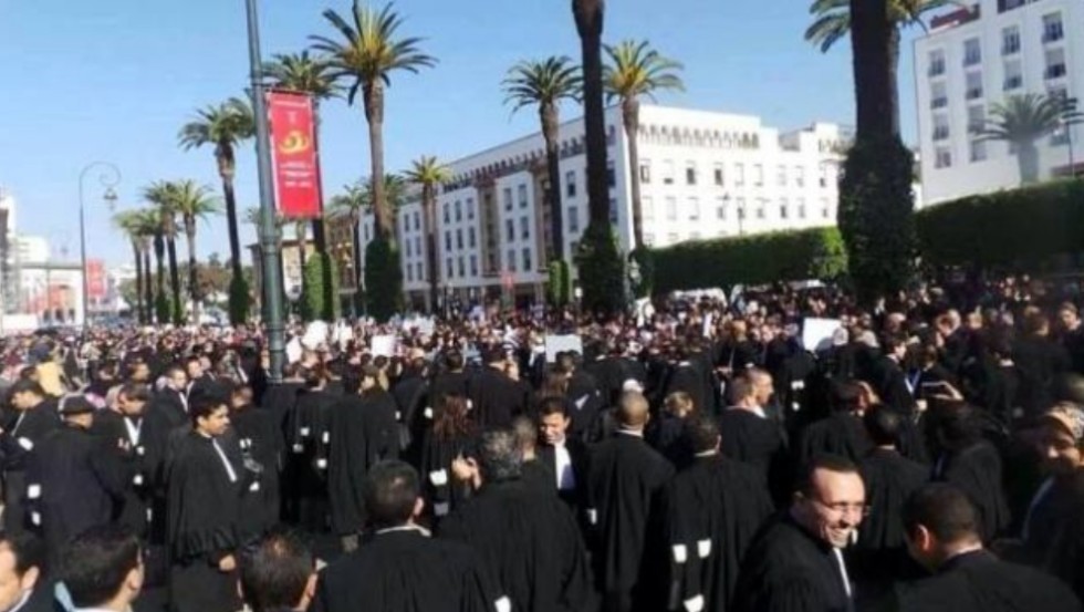 المحامون ينتفضون ضد فرض ضريبة على دخلهم