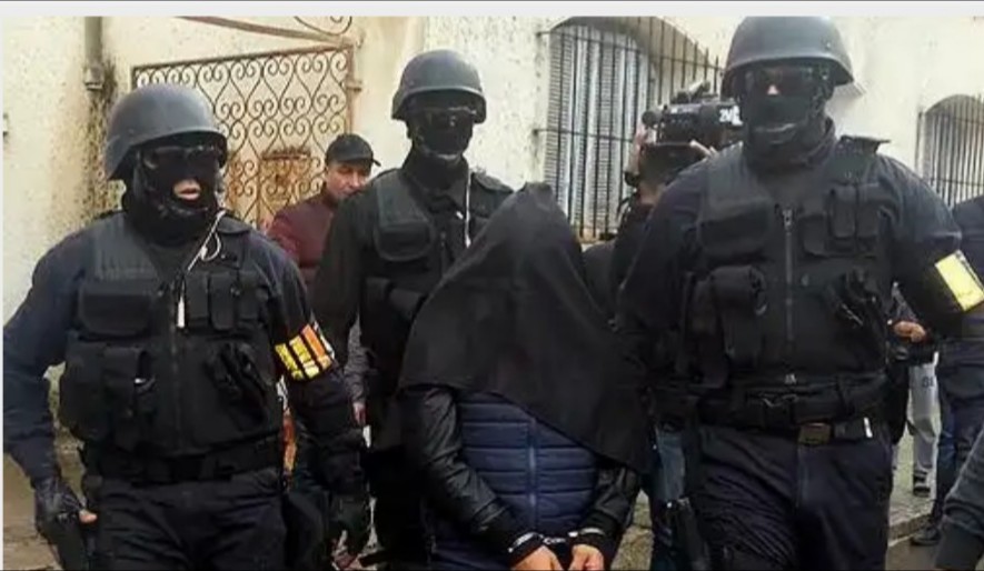 توقيف عنصر آخر بمدينة الداخلة للاشتباه في علاقته بالخلية الإرهابية الموالية لما يسمى بتنظيم “الدولة الإسلامية”، التي تم تفكيكها صباح اليوم بمدينة سلا